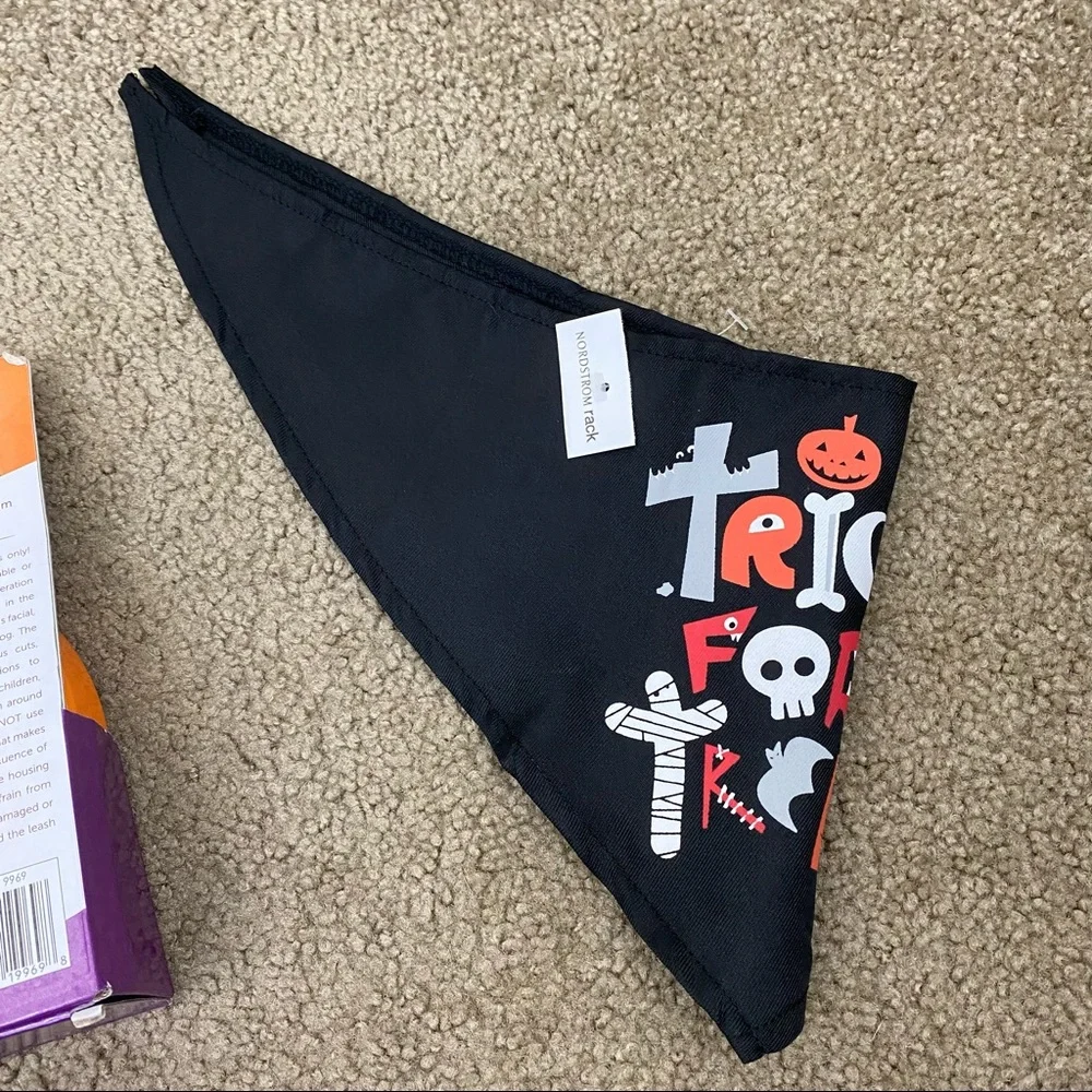 Halo‎ Retractable Leash & Halloween Scarf Size Small